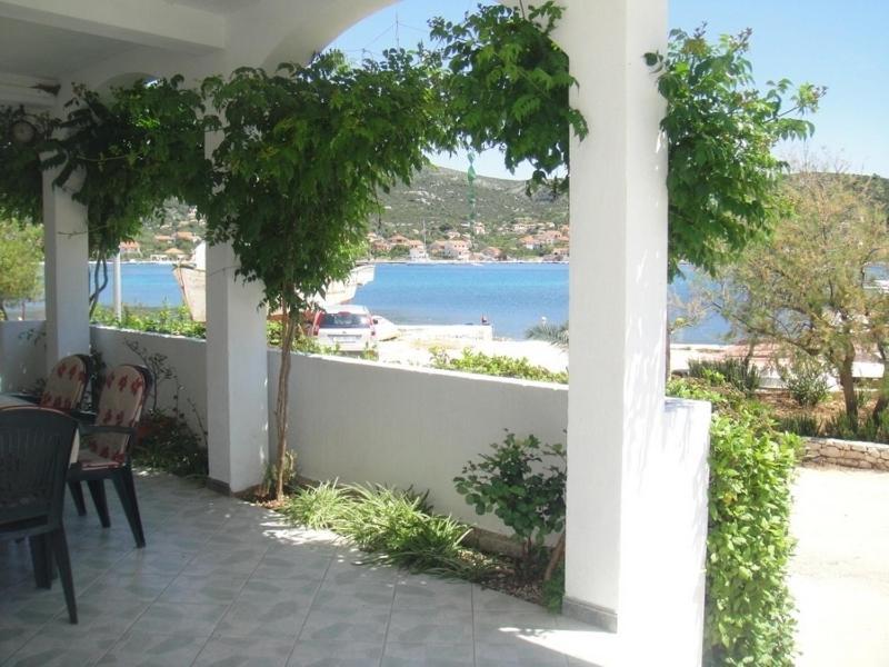 Apartments Ivan Orlic Vinišće 객실 사진